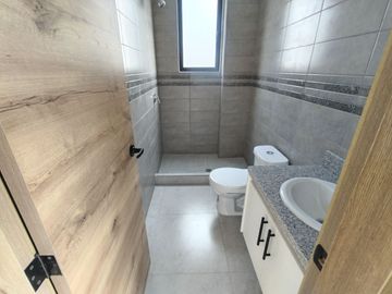 🏡 CASA A ESTRENAR EN PUEMBO – CONJUNTO TRIANA