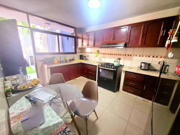 VENDO CASA / 06 DORMITORIOS / LA MOLINA/ TERRAZA Y JARDÍN