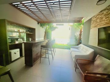 VENDO CASA / 06 DORMITORIOS / LA MOLINA/ TERRAZA Y JARDÍN