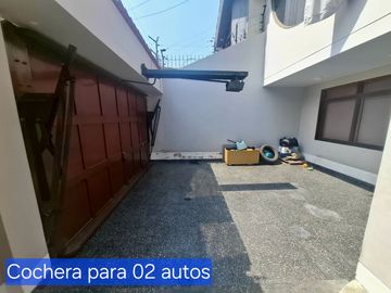 VENDO CASA / 06 DORMITORIOS / LA MOLINA/ TERRAZA Y JARDÍN