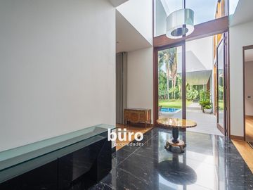 IMPRESIONANTE MANSIÓN DE LUJO EN ZONA PREMIUM SAN ISIDRO A 2 CUADRAS DE DASSO