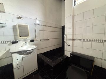 CASA COMERCIAL EN RENTA SECTOR LA ESPE