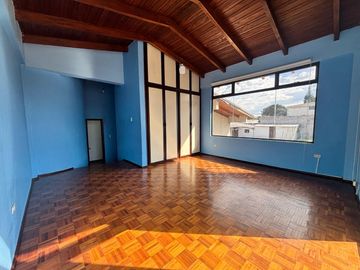CASA COMERCIAL EN RENTA SECTOR LA ESPE