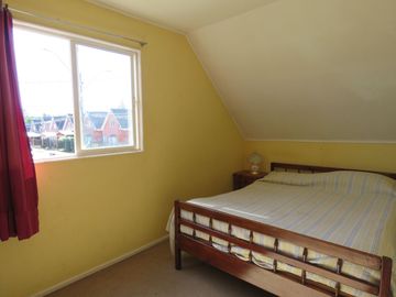 Casa esquina con local comercial, en Valdivia, 3 dormitorio , 2 baños.
