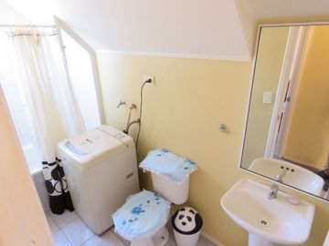 Casa esquina con local comercial, en Valdivia, 3 dormitorio , 2 baños.