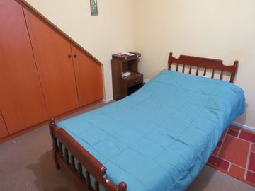 Casa esquina con local comercial, en Valdivia, 3 dormitorio , 2 baños.