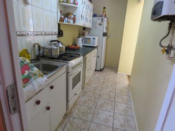 Casa esquina con local comercial, en Valdivia, 3 dormitorio , 2 baños.