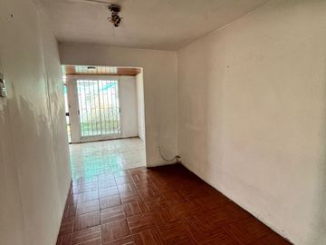 Casa En Venta En Clotario Blest, Cerca De Av Departamental