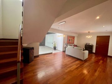 ✨Venta De Exclusivo Duplex En El Corazón De Miraflores – 189 M²✨
