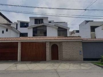 VENTA CASA EN SURCO CERCA DE PARQUE