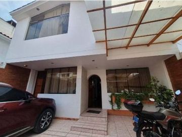 VENTA CASA EN SURCO CERCA DE PARQUE