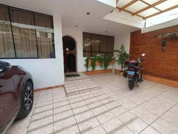 VENTA CASA EN SURCO CERCA DE PARQUE