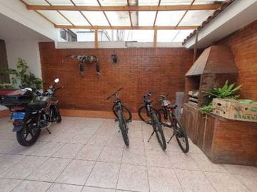 VENTA CASA EN SURCO CERCA DE PARQUE
