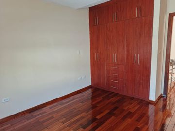 Amplia casa independiente de arriendo en Sangolquí en Urbanización cerrada $600 incluida alícuota.
