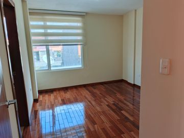 Amplia casa independiente de arriendo en Sangolquí en Urbanización cerrada $600 incluida alícuota.