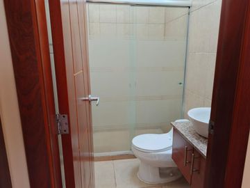 Amplia casa independiente de arriendo en Sangolquí en Urbanización cerrada $600 incluida alícuota.