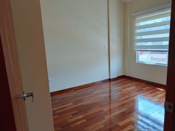 Amplia casa independiente de arriendo en Sangolquí en Urbanización cerrada $600 incluida alícuota.