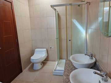 Amplia casa independiente de arriendo en Sangolquí en Urbanización cerrada $600 incluida alícuota.