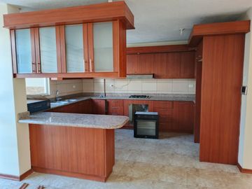 Amplia casa independiente de arriendo en Sangolquí en Urbanización cerrada $600 incluida alícuota.