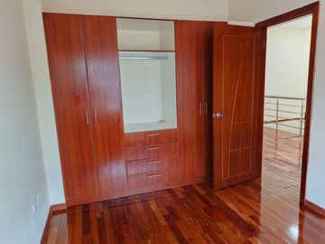Amplia casa independiente de arriendo en Sangolquí en Urbanización cerrada $600 incluida alícuota.