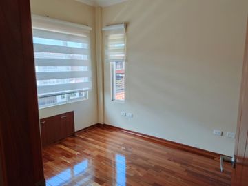 Amplia casa independiente de arriendo en Sangolquí en Urbanización cerrada $600 incluida alícuota.