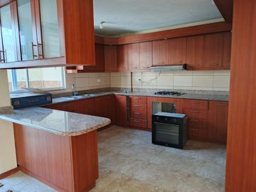 Amplia casa independiente de arriendo en Sangolquí en Urbanización cerrada $600 incluida alícuota.