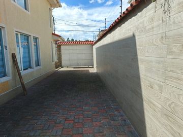 Amplia casa independiente de arriendo en Sangolquí en Urbanización cerrada $600 incluida alícuota.
