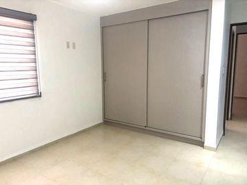 Departamento en Venta en Villa de Pozos en privada con 3 recamaras.