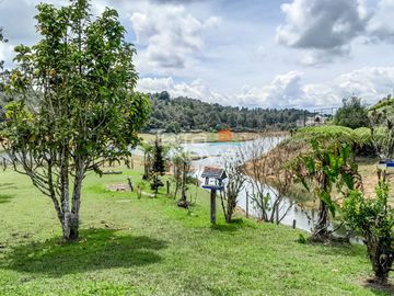 Finca en península en construcción tradicional en venta Guatapé