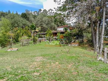 Finca en península en construcción tradicional en venta Guatapé