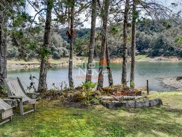 Finca en península en construcción tradicional en venta Guatapé