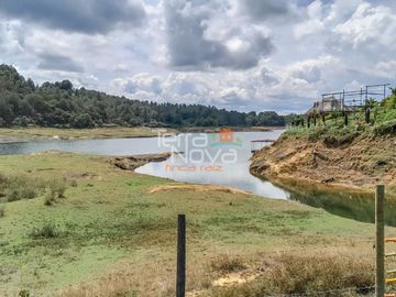 Finca en península en construcción tradicional en venta Guatapé