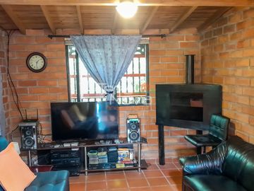 Finca en península en construcción tradicional en venta Guatapé