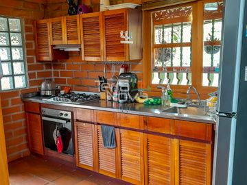 Finca en península en construcción tradicional en venta Guatapé