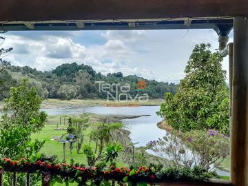 Finca en península en construcción tradicional en venta Guatapé