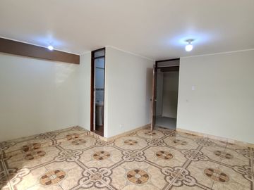 VENTA DE CASA 4 PISOS Montenegro San Juan de Lurigancho