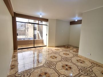 VENTA DE CASA 4 PISOS Montenegro San Juan de Lurigancho