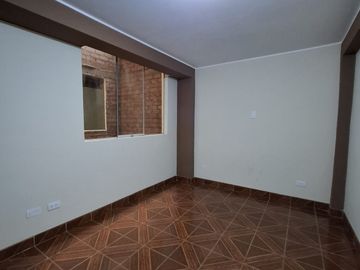 VENTA DE CASA 4 PISOS Montenegro San Juan de Lurigancho
