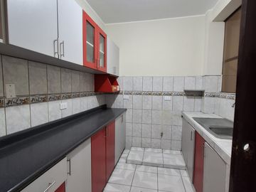 VENTA DE CASA 4 PISOS Montenegro San Juan de Lurigancho