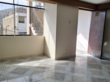 VENTA DE CASA 4 PISOS Montenegro San Juan de Lurigancho