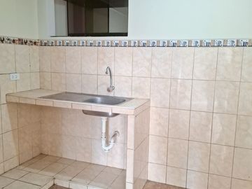 VENTA DE CASA 4 PISOS Montenegro San Juan de Lurigancho