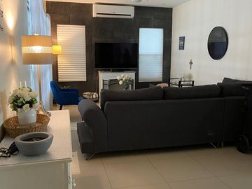 ¡Casa en venta! en Lomas Modelo, Monterrey N.L. Casa de 3 niveles 🏡