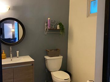 ¡Casa en venta! en Lomas Modelo, Monterrey N.L. Casa de 3 niveles 🏡