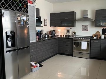 ¡Casa en venta! en Lomas Modelo, Monterrey N.L. Casa de 3 niveles 🏡