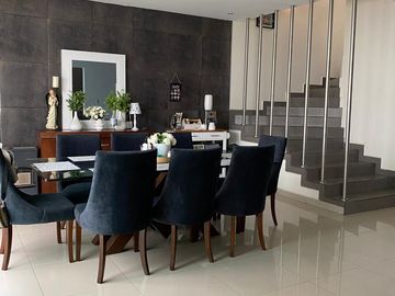 ¡Casa en venta! en Lomas Modelo, Monterrey N.L. Casa de 3 niveles 🏡