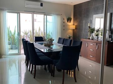 ¡Casa en venta! en Lomas Modelo, Monterrey N.L. Casa de 3 niveles 🏡