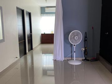 ¡Casa en venta! en Lomas Modelo, Monterrey N.L. Casa de 3 niveles 🏡