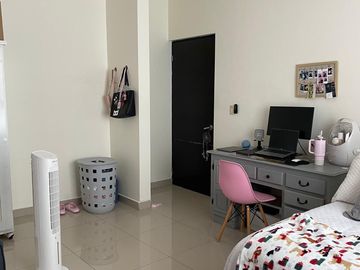 ¡Casa en venta! en Lomas Modelo, Monterrey N.L. Casa de 3 niveles 🏡