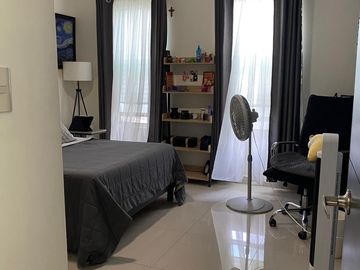 ¡Casa en venta! en Lomas Modelo, Monterrey N.L. Casa de 3 niveles 🏡