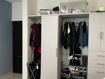¡Casa en venta! en Lomas Modelo, Monterrey N.L. Casa de 3 niveles 🏡